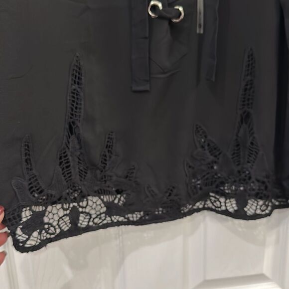 Beautiful black top ! GIMMICKS BY BUCKLE SIZE MEDIUM - Picture 2 of 10